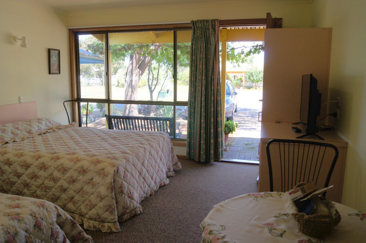 Motel Lakes 2*